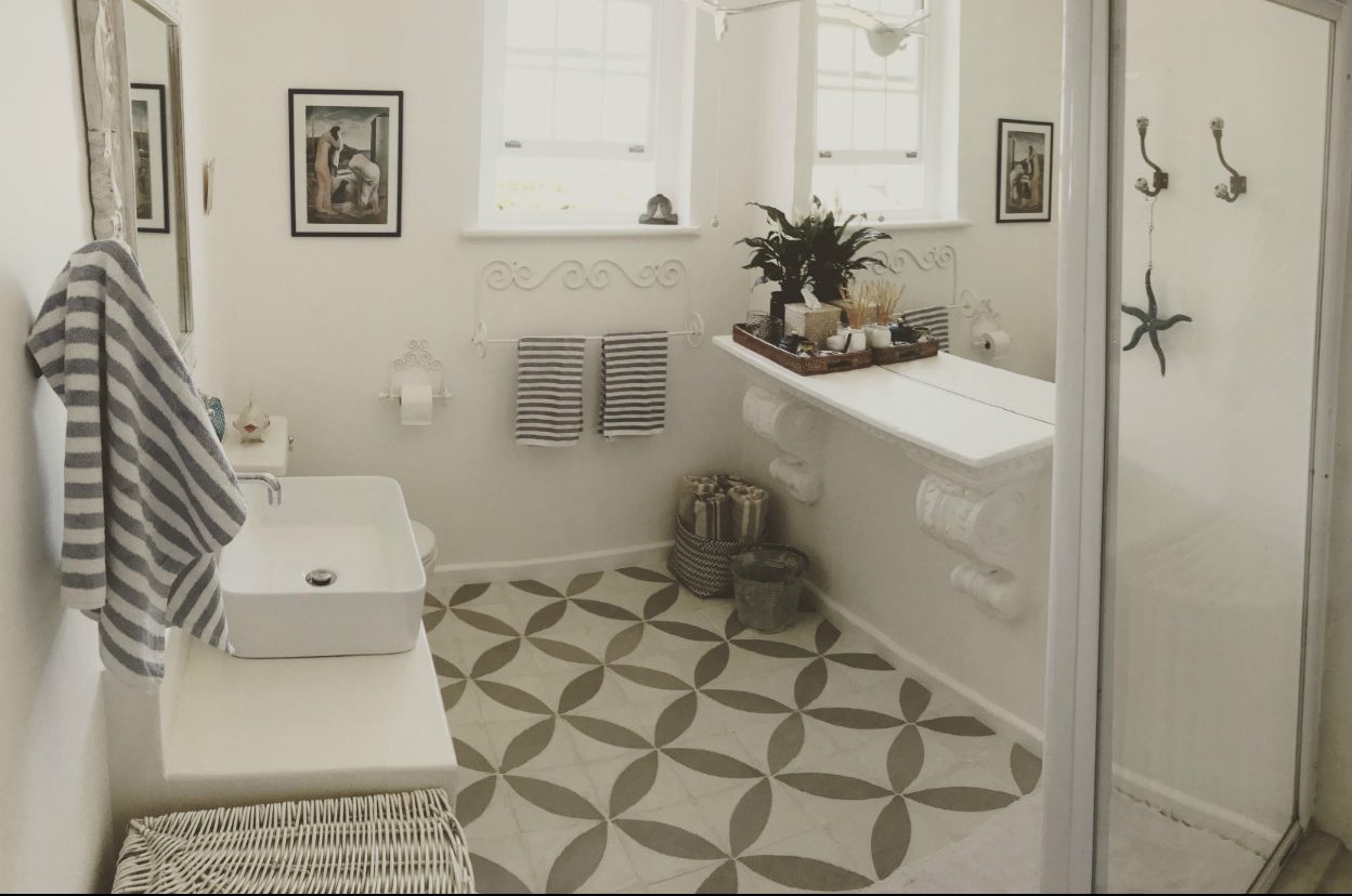 Bathroom renovations, photo 2